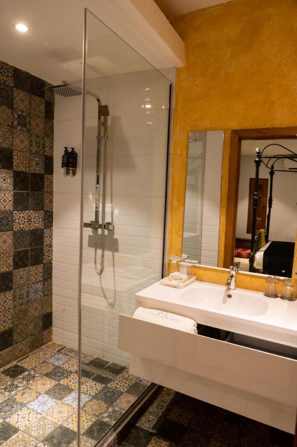 Villa Monument Hotel Aliayabiagba Ngoại thất bức ảnh